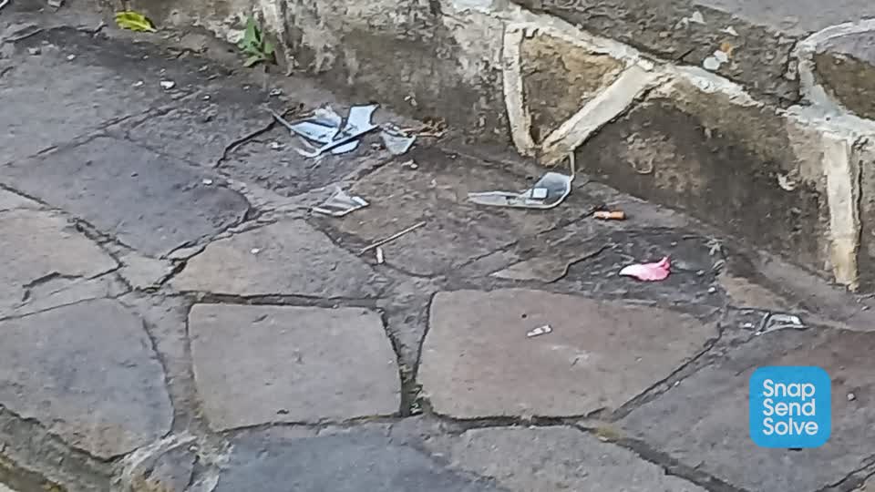 The photograph attached to this rubbish/recycling report