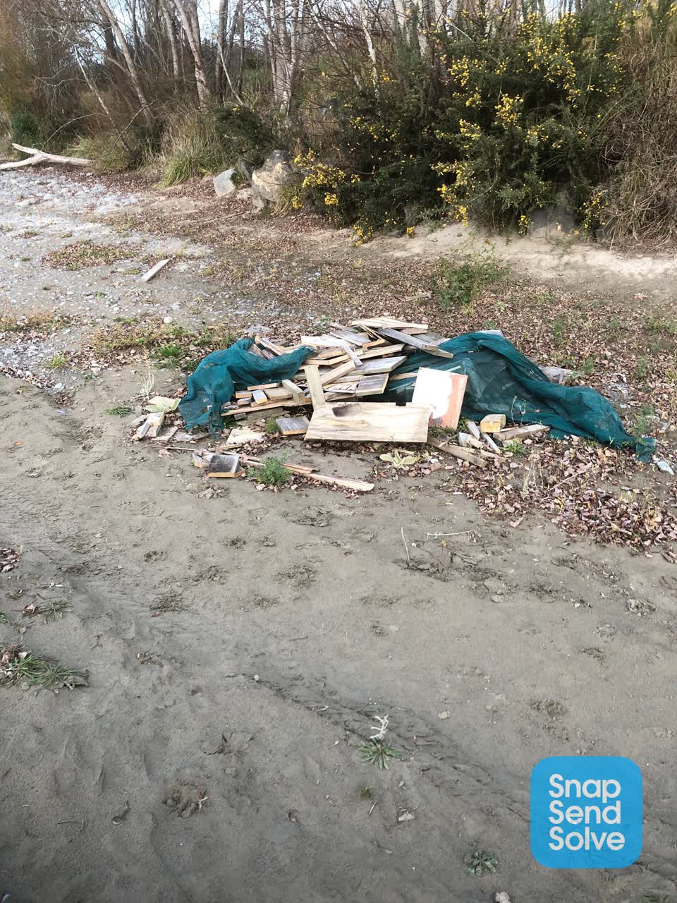 The photograph attached to this rubbish/recycling report