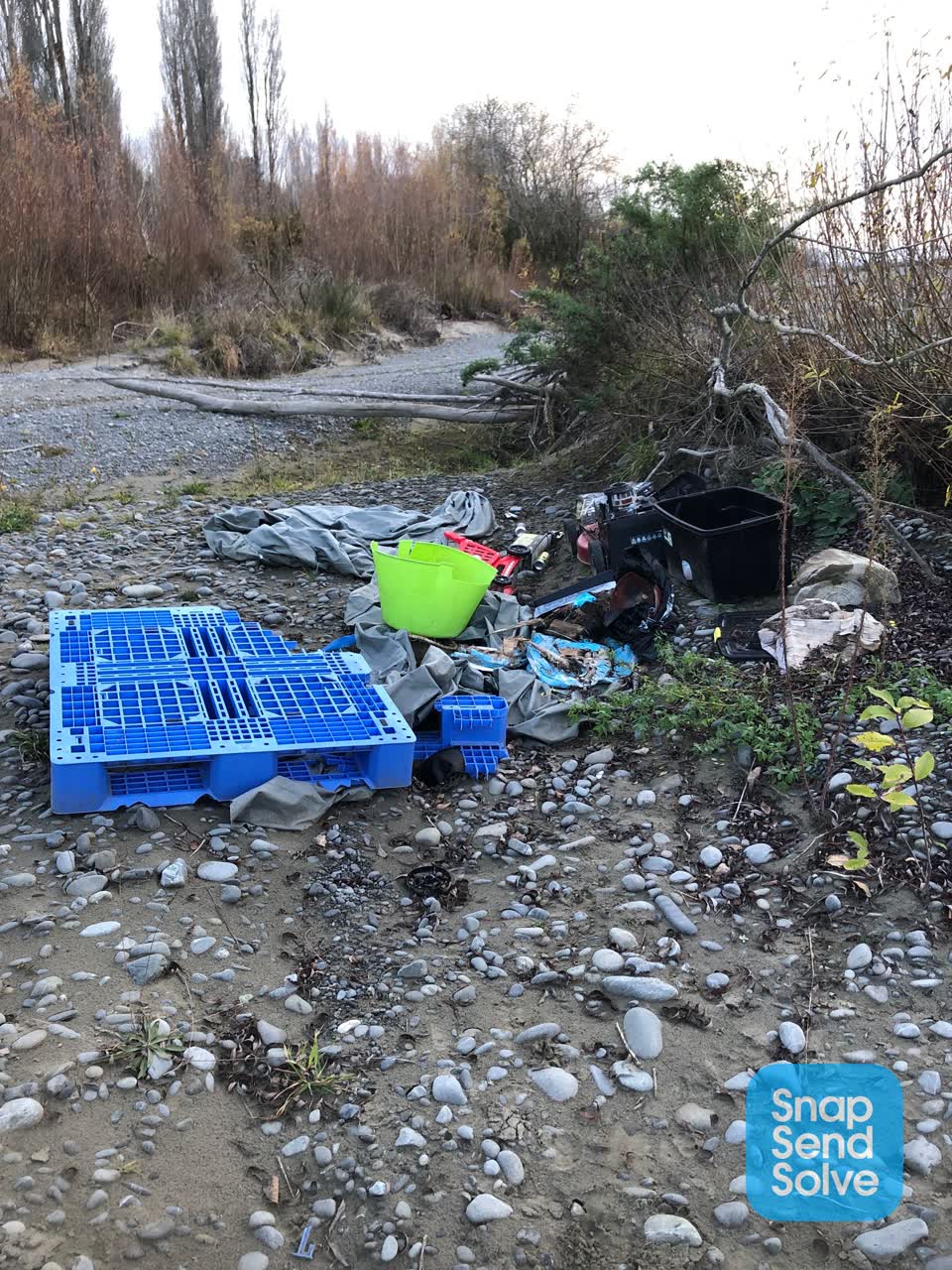 The photograph attached to this rubbish/recycling report