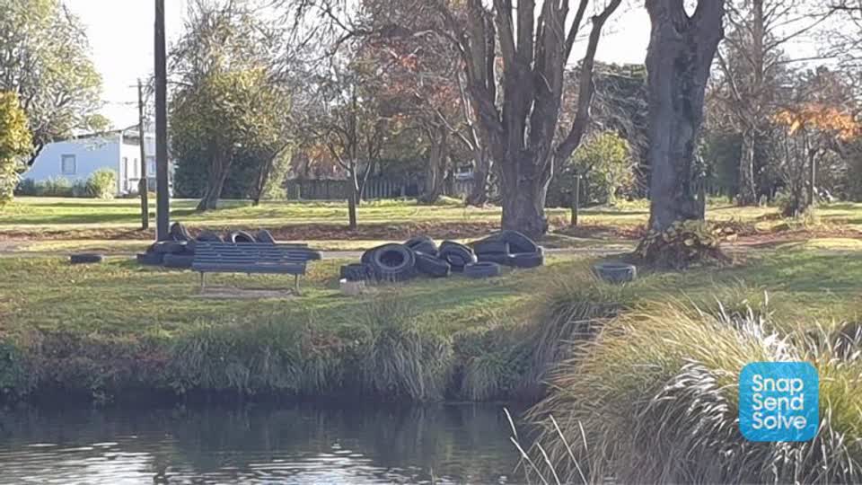 The photograph attached to this rubbish/recycling report