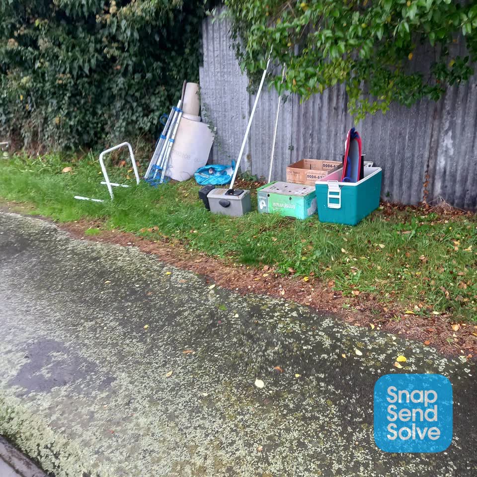 The photograph attached to this rubbish/recycling report