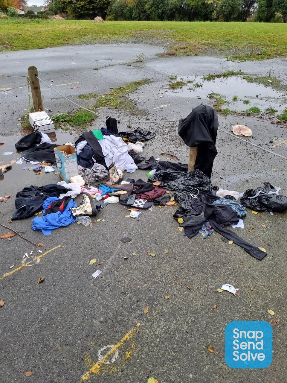 The photograph attached to this rubbish/recycling report