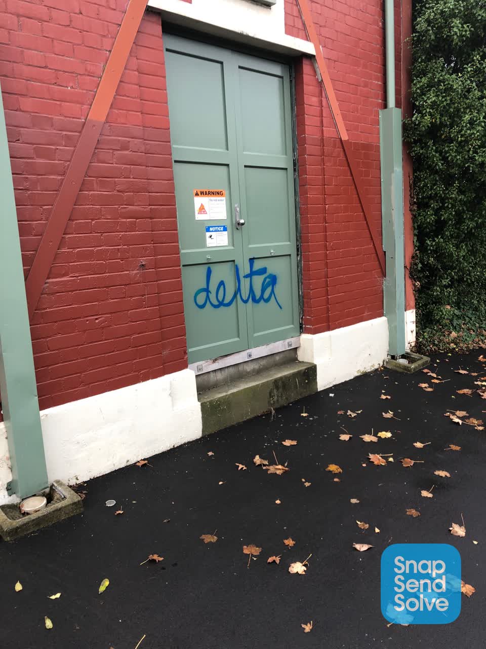 The photograph attached to this graffiti report