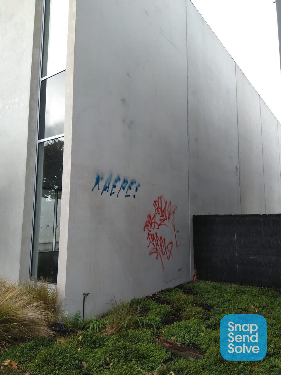 The photograph attached to this graffiti report
