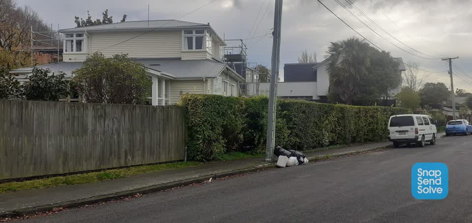 The photograph attached to this rubbish/recycling report