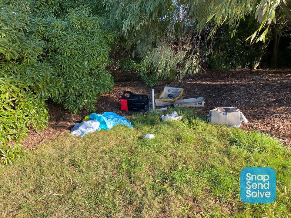 The photograph attached to this rubbish/recycling report