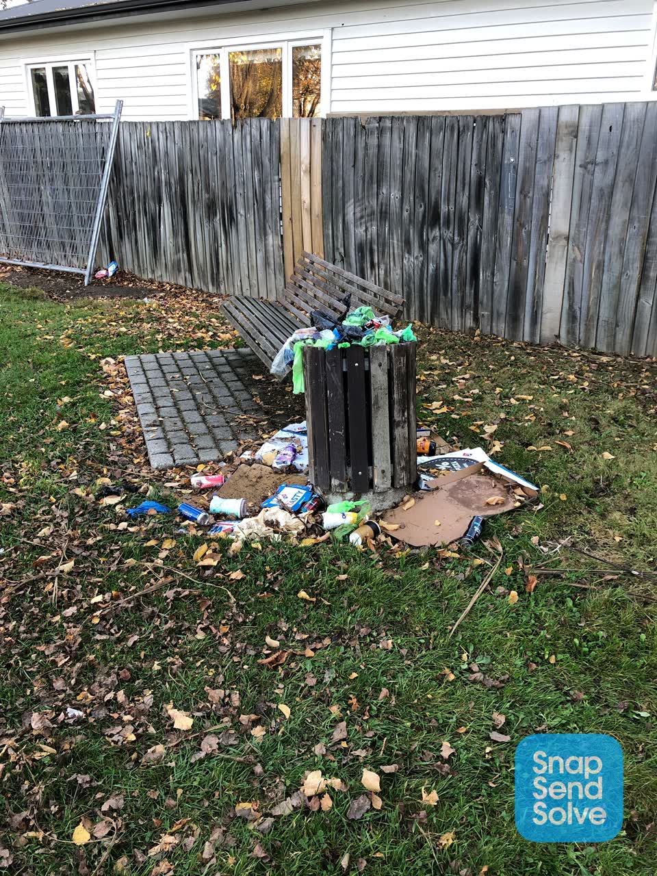 The photograph attached to this rubbish/recycling report