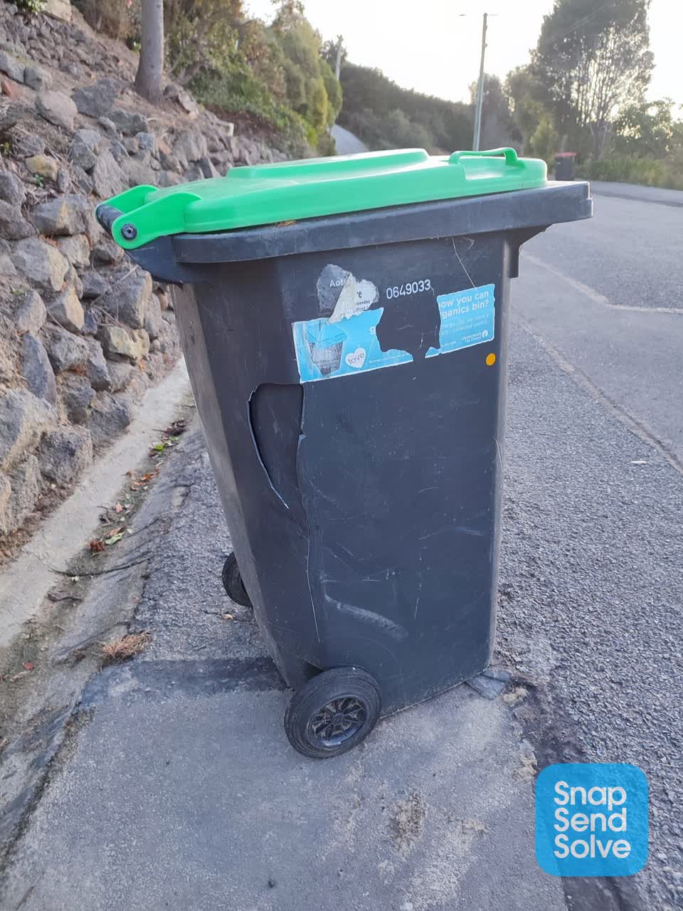 The photograph attached to this rubbish/recycling report