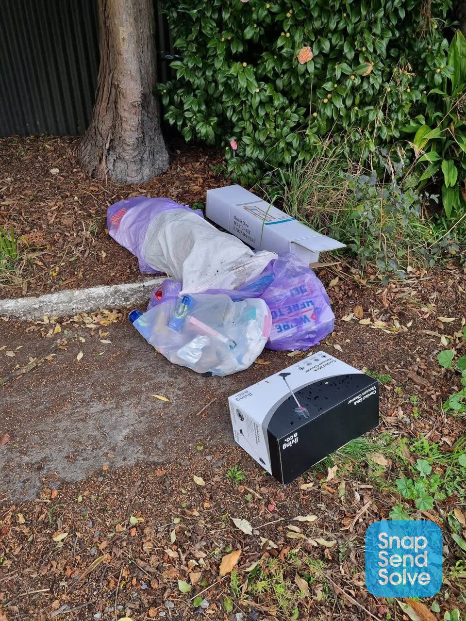 The photograph attached to this rubbish/recycling report