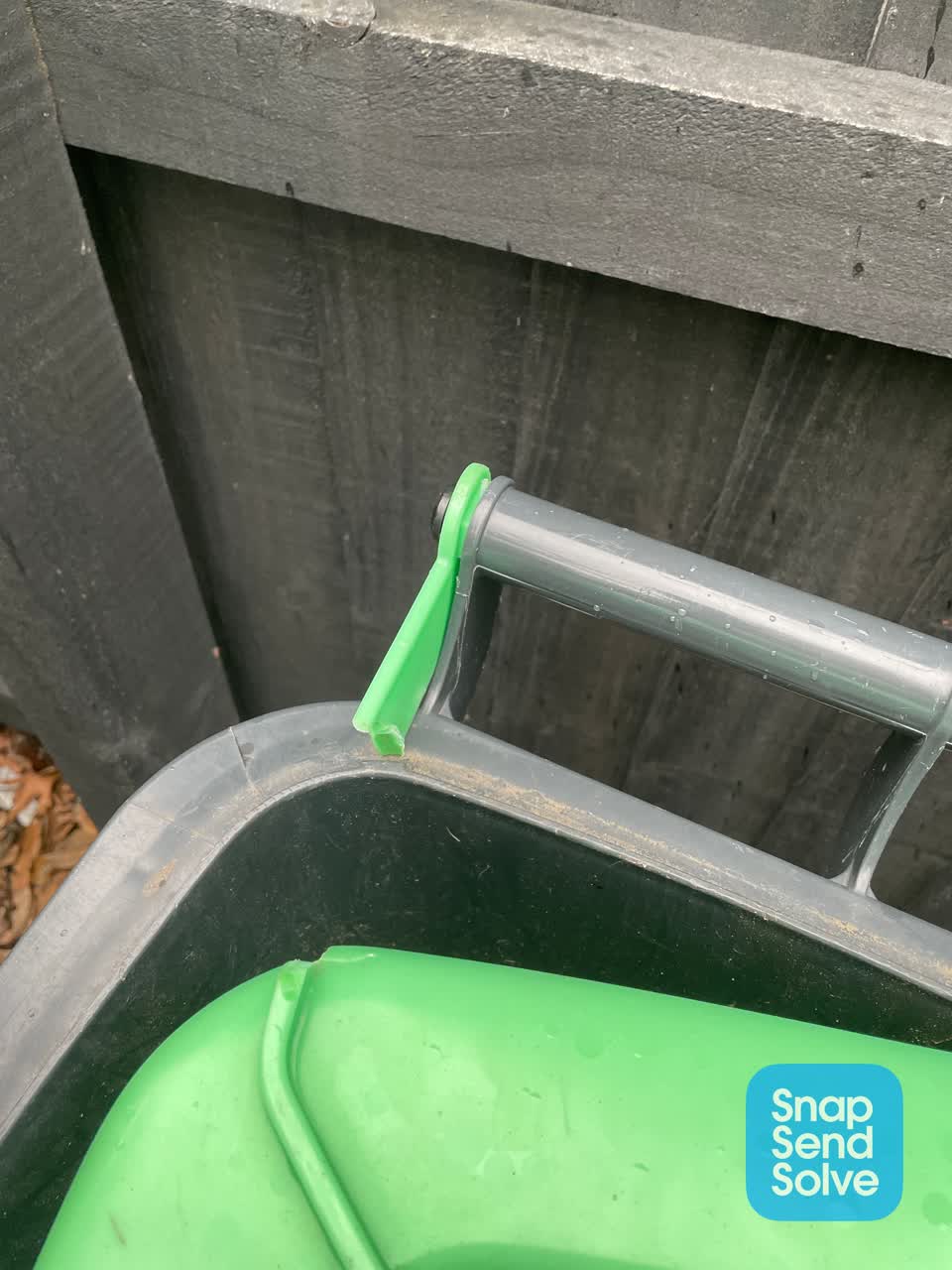 The photograph attached to this rubbish/recycling report