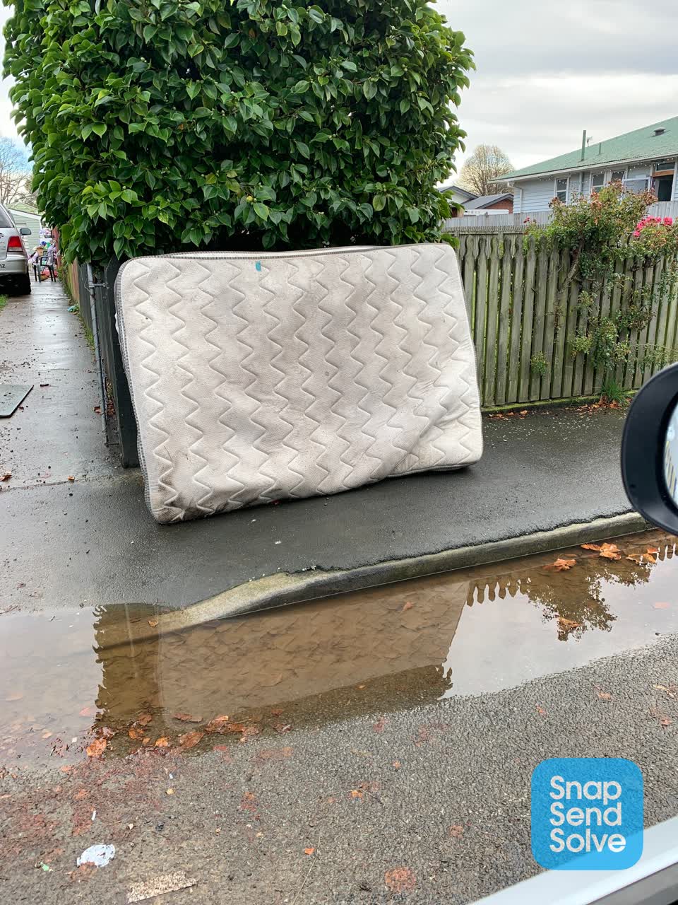 The photograph attached to this rubbish/recycling report