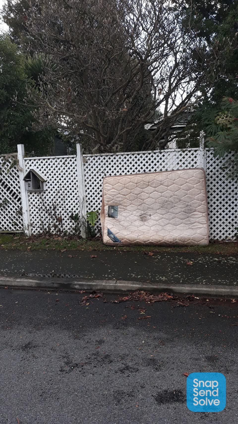 The photograph attached to this roading/streets report