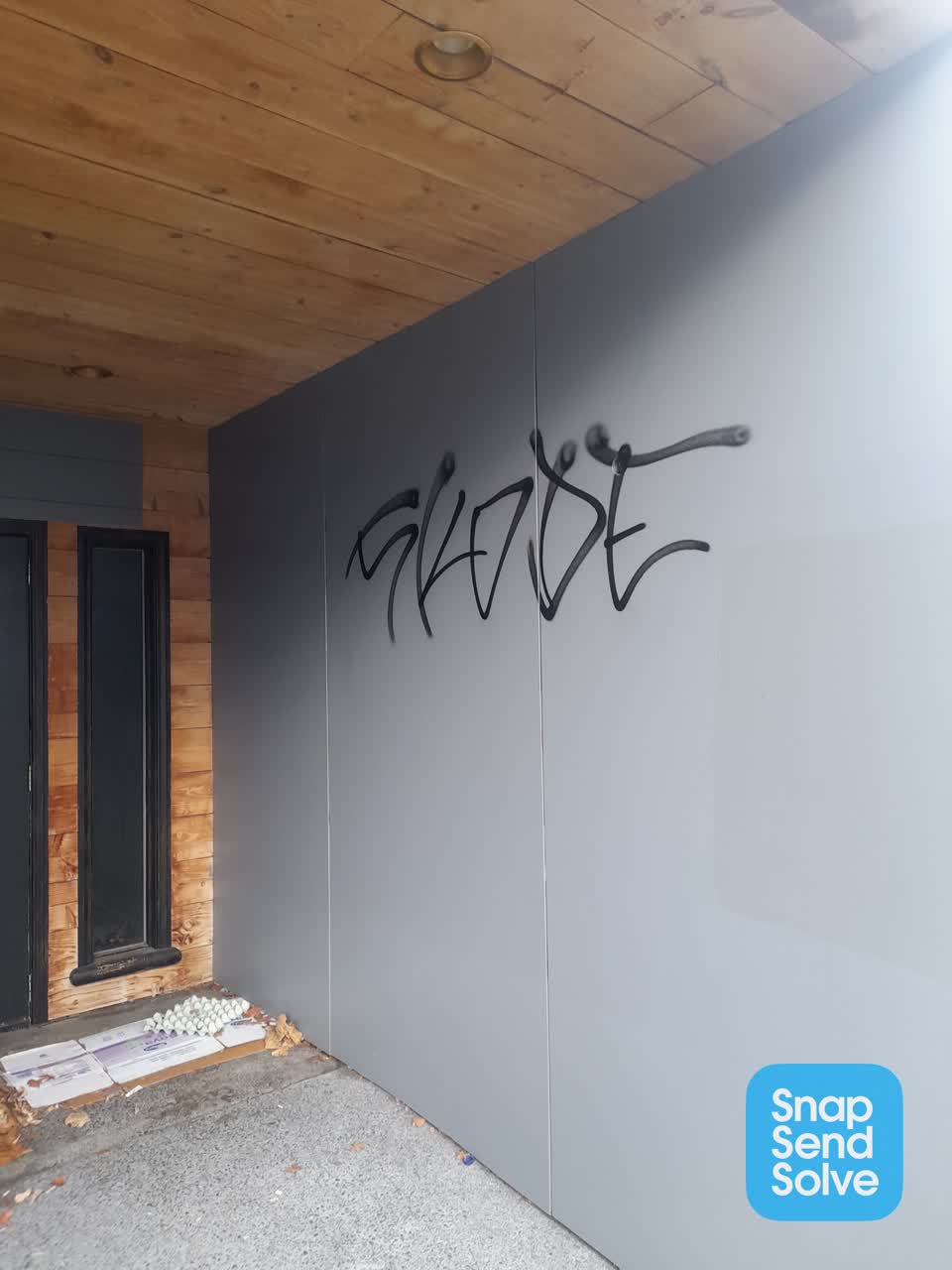 The photograph attached to this graffiti report