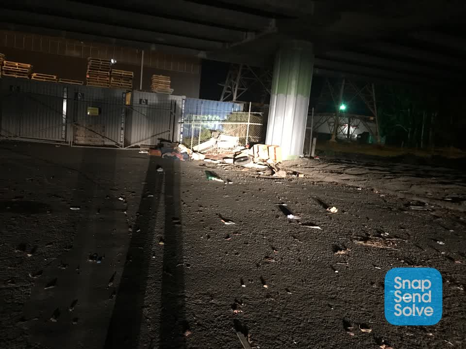 The photograph attached to this rubbish/recycling report