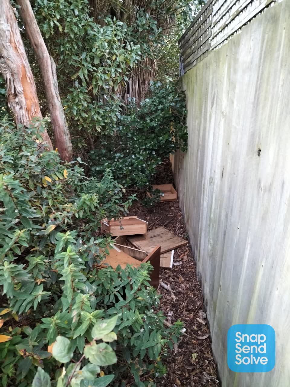 The photograph attached to this rubbish/recycling report