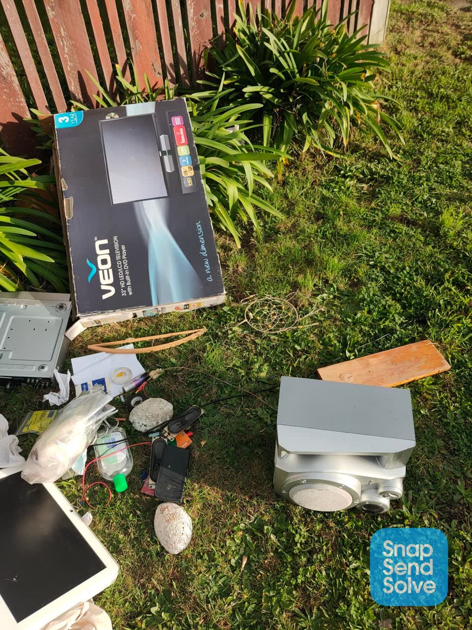 The photograph attached to this rubbish/recycling report