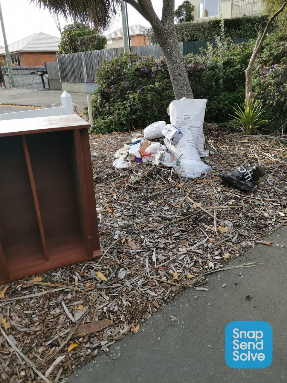 The photograph attached to this rubbish/recycling report