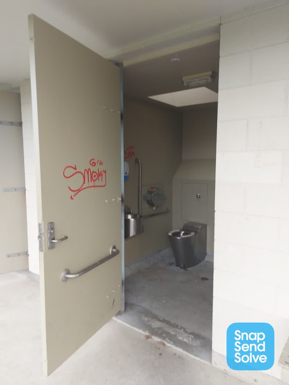 The photograph attached to this graffiti report