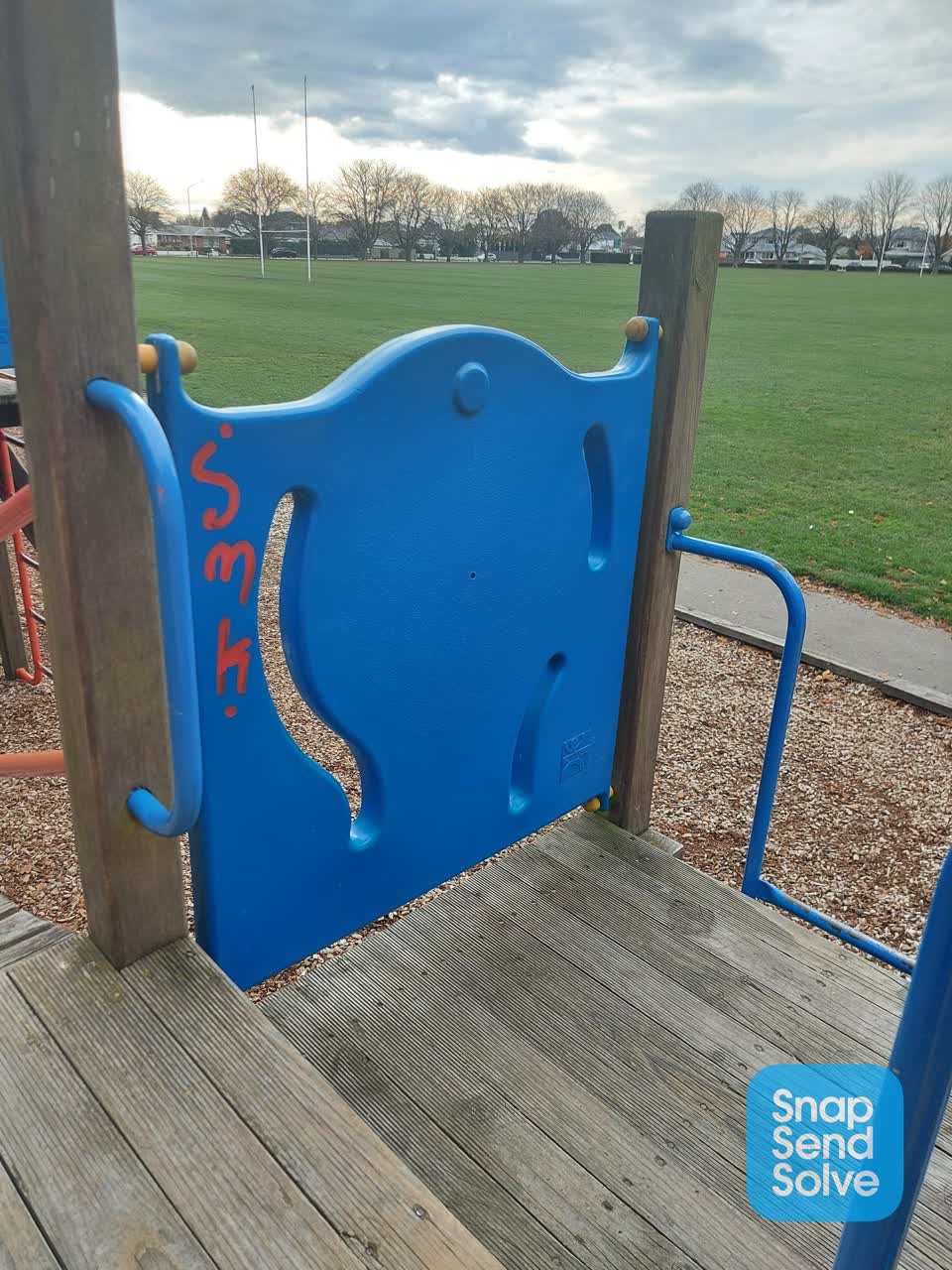 The photograph attached to this graffiti report
