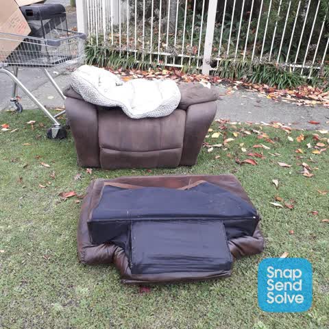 Rubbish/Recycling, a report photo