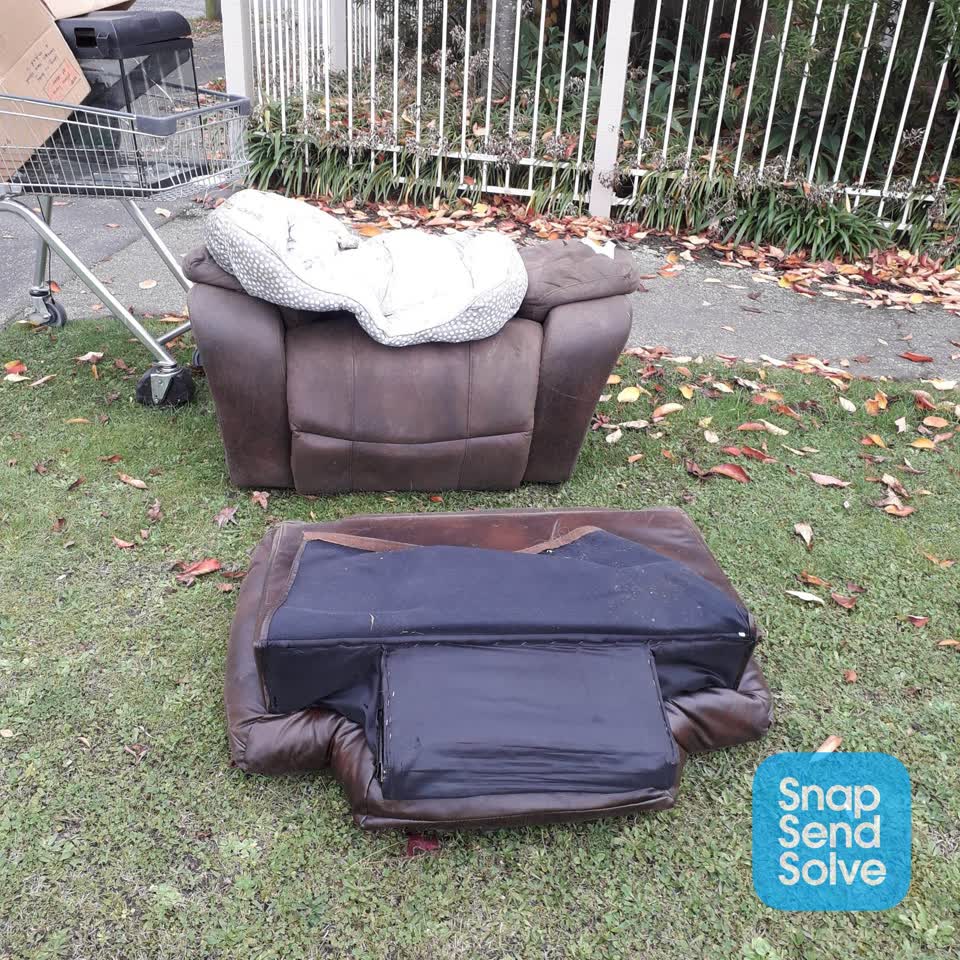 The photograph attached to this rubbish/recycling report