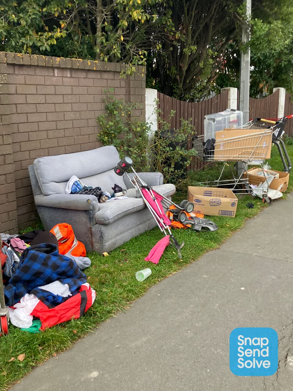 The photograph attached to this rubbish/recycling report