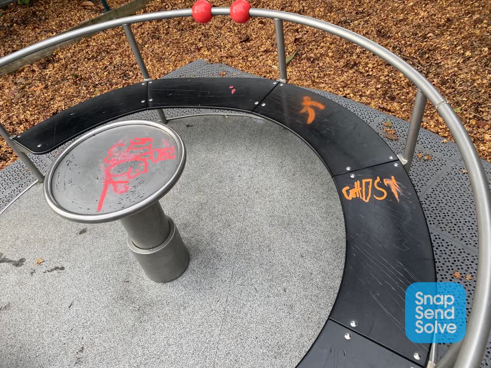 The photograph attached to this graffiti report