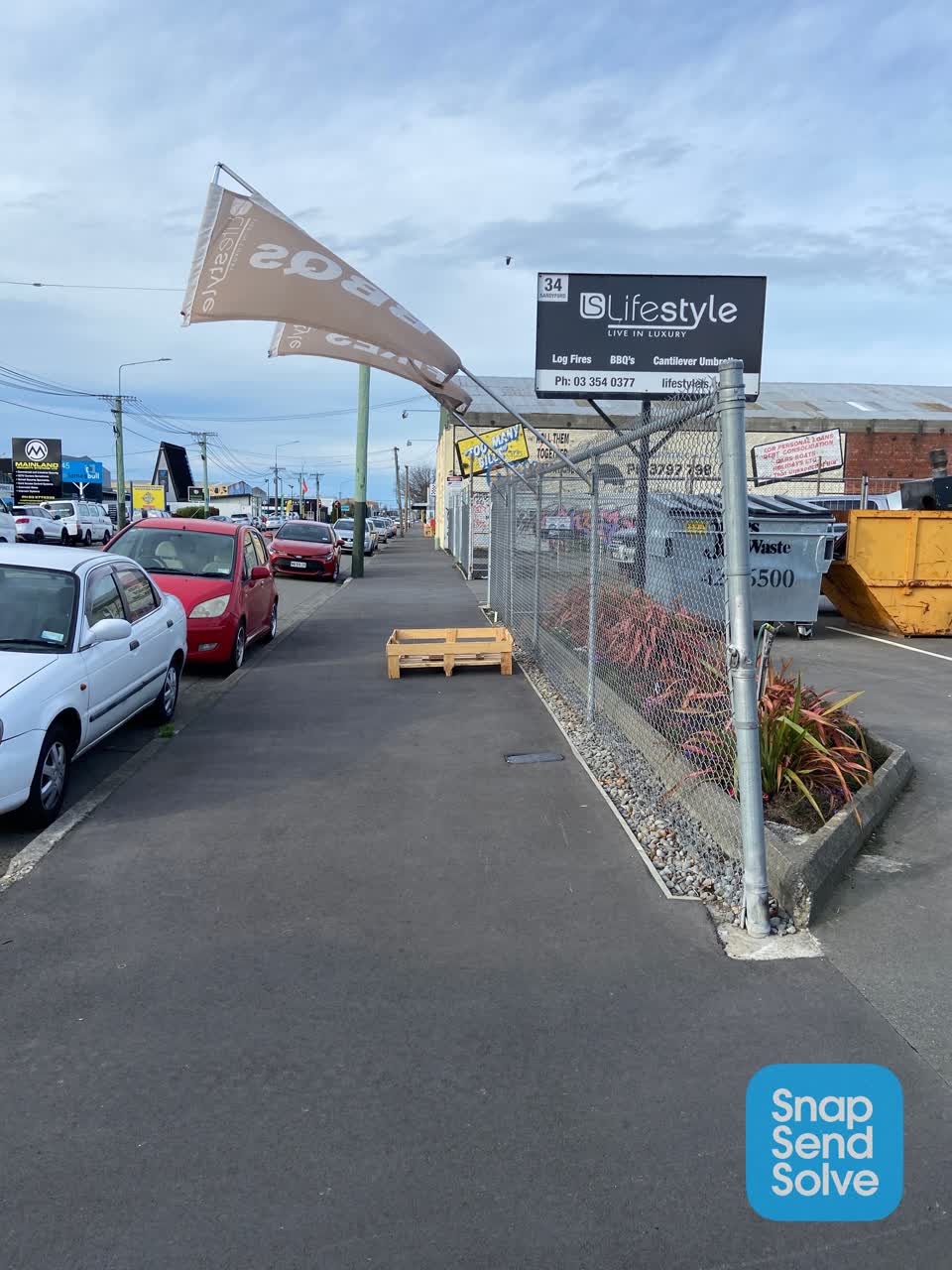 The photograph attached to this rubbish/recycling report