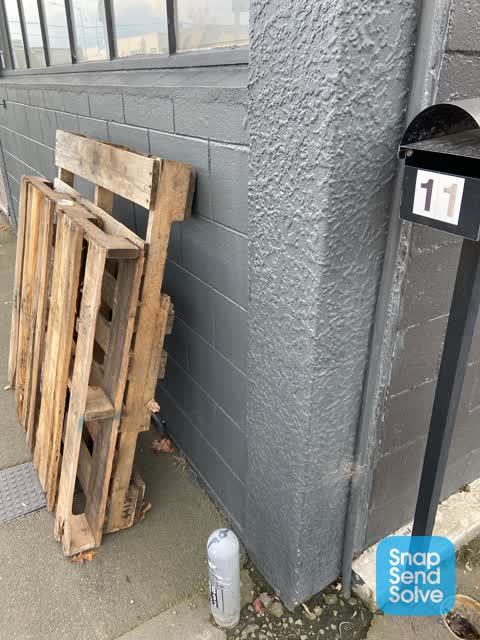 Rubbish/Recycling, a report photo