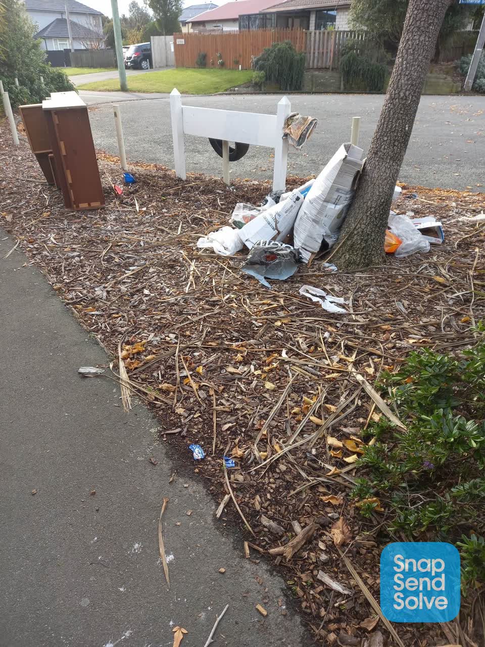 The photograph attached to this rubbish/recycling report