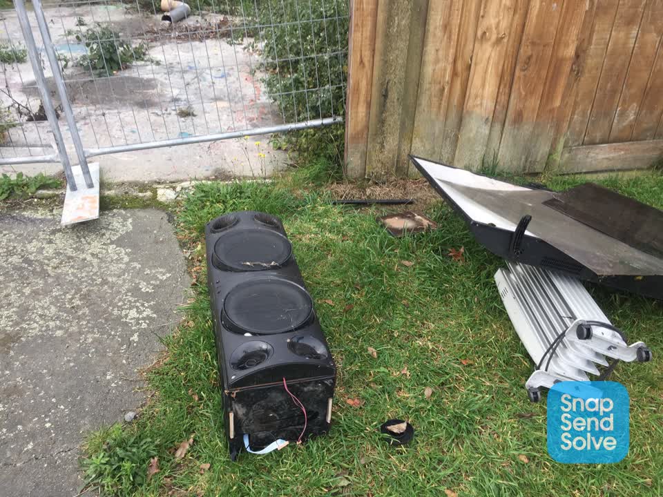 The photograph attached to this rubbish/recycling report