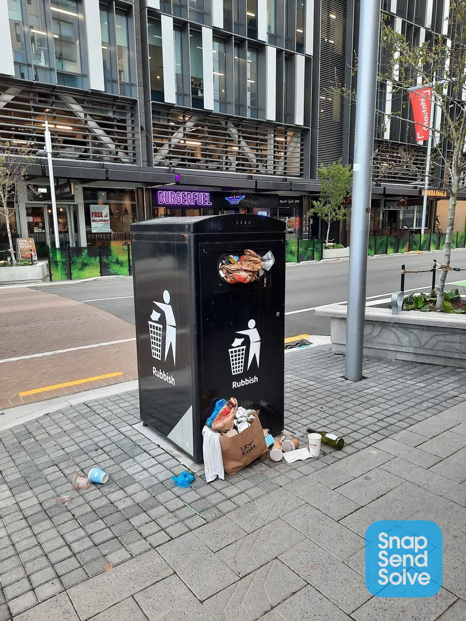 The photograph attached to this rubbish/recycling report