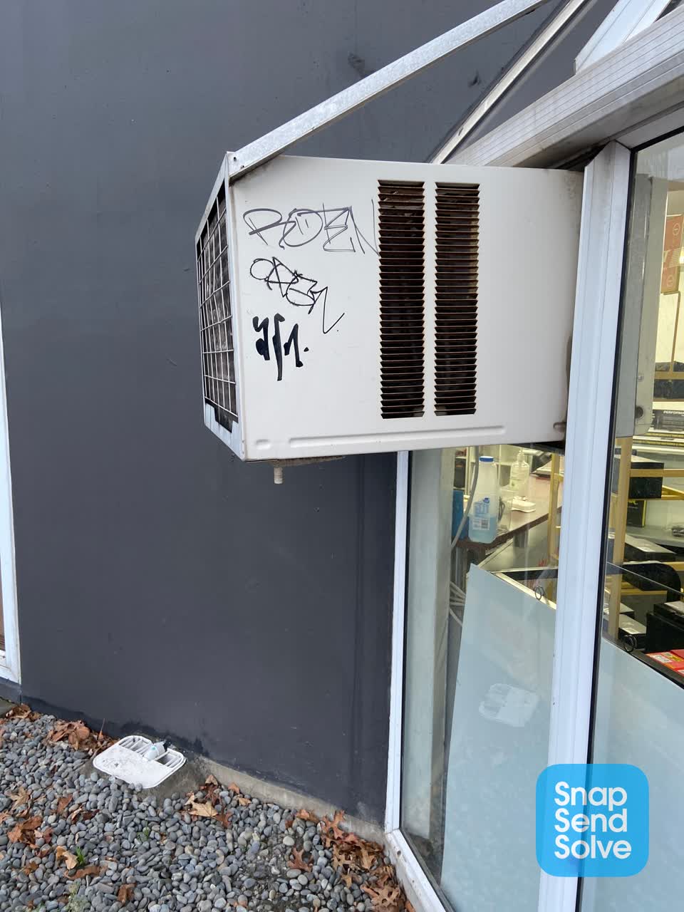 The photograph attached to this graffiti report