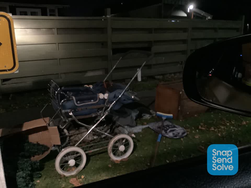 The photograph attached to this rubbish/recycling report