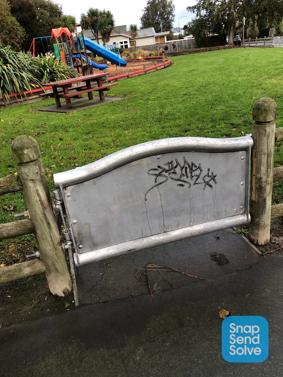 The photograph attached to this graffiti report
