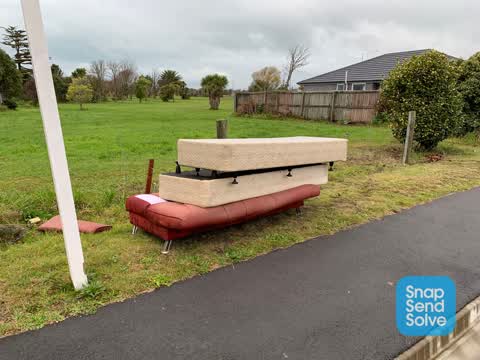 Rubbish/Recycling, a report photo