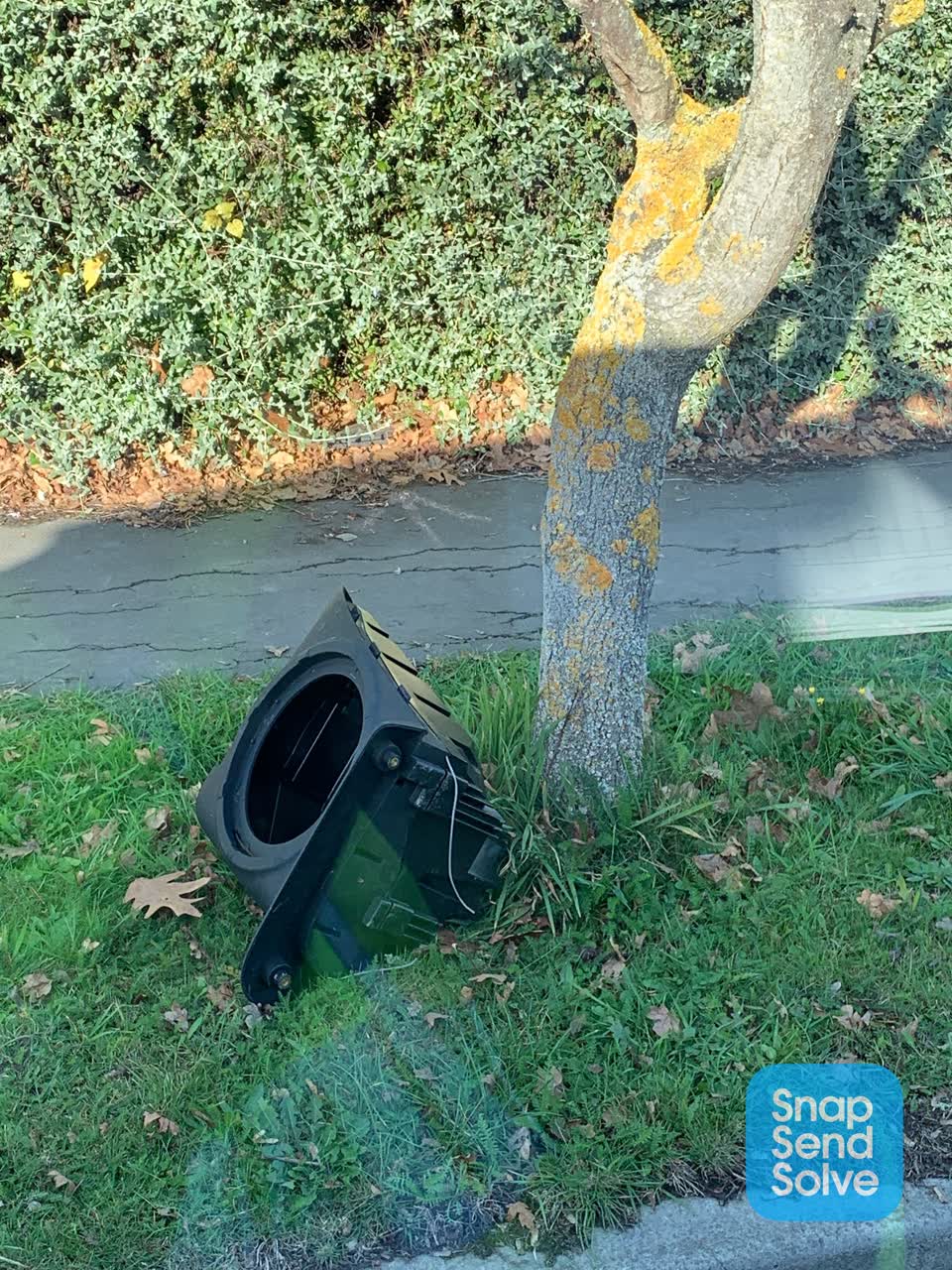The photograph attached to this rubbish/recycling report