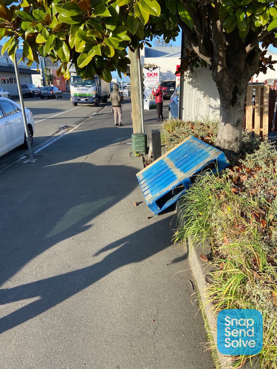 The photograph attached to this rubbish/recycling report