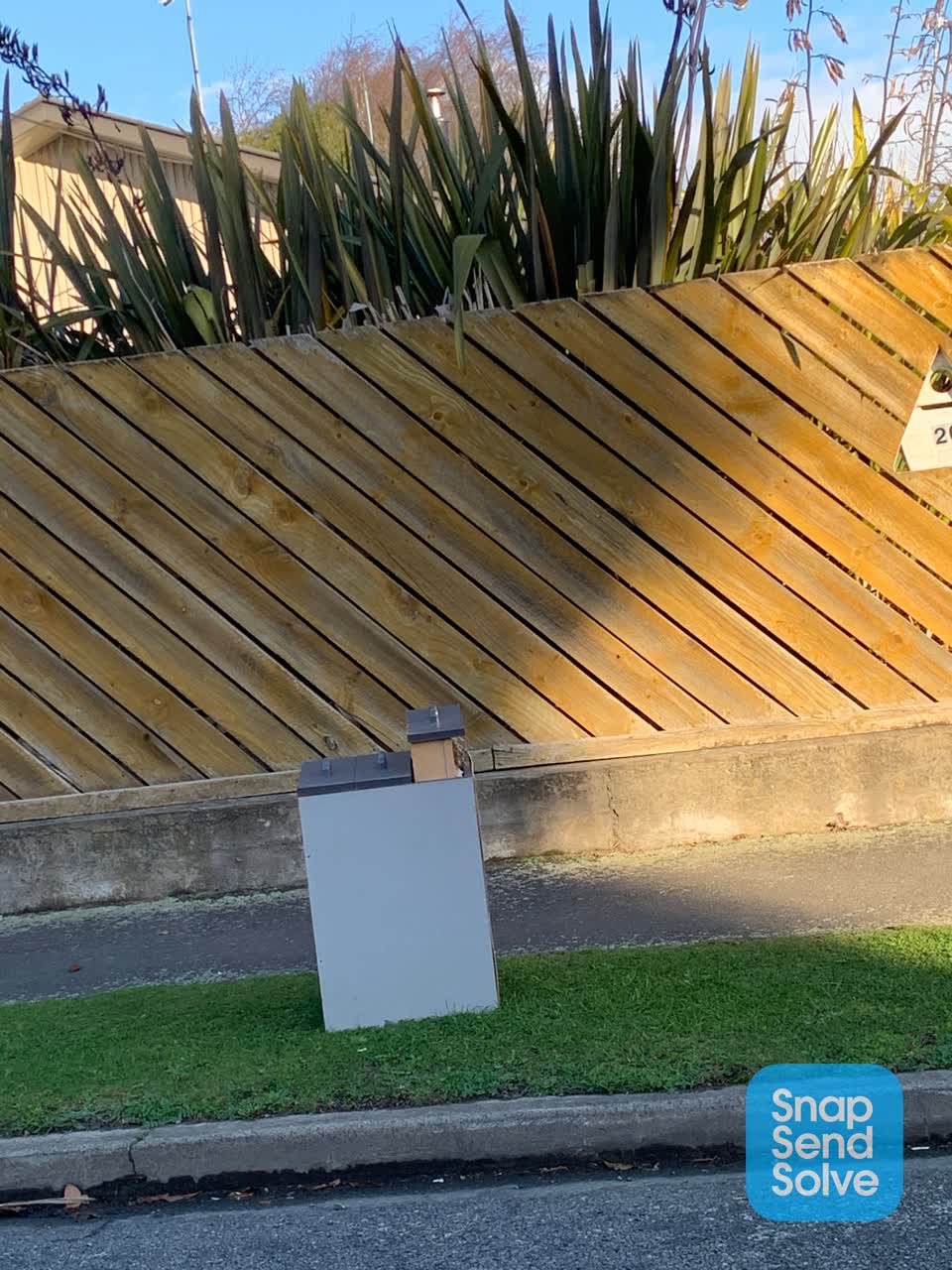 The photograph attached to this rubbish/recycling report