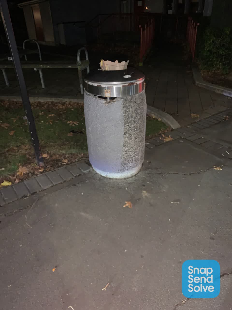 The photograph attached to this rubbish/recycling report