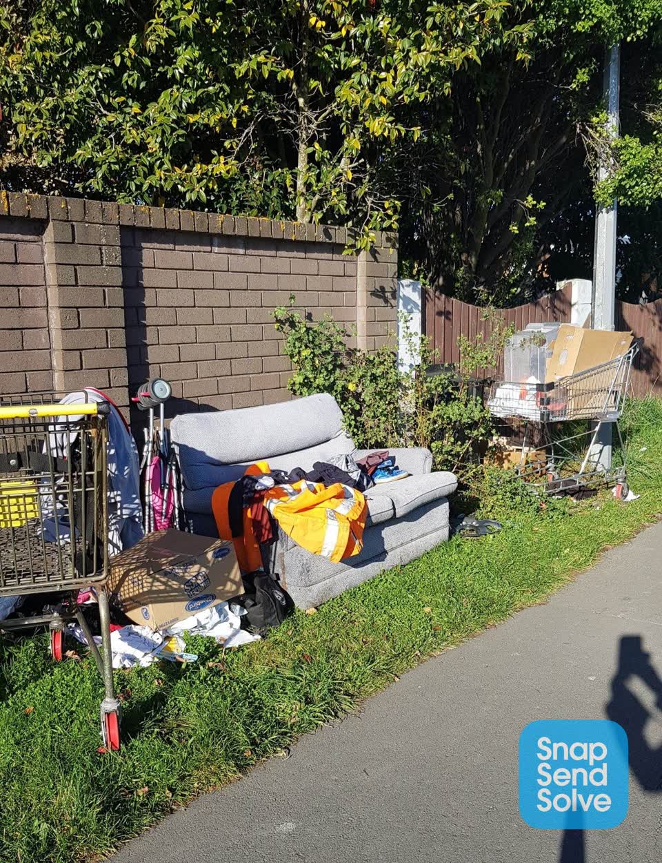 The photograph attached to this rubbish/recycling report