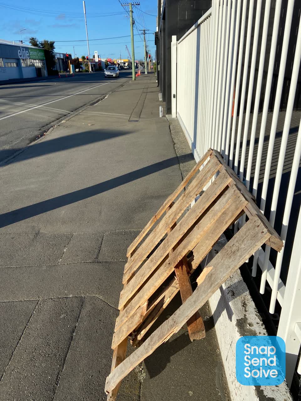 The photograph attached to this rubbish/recycling report