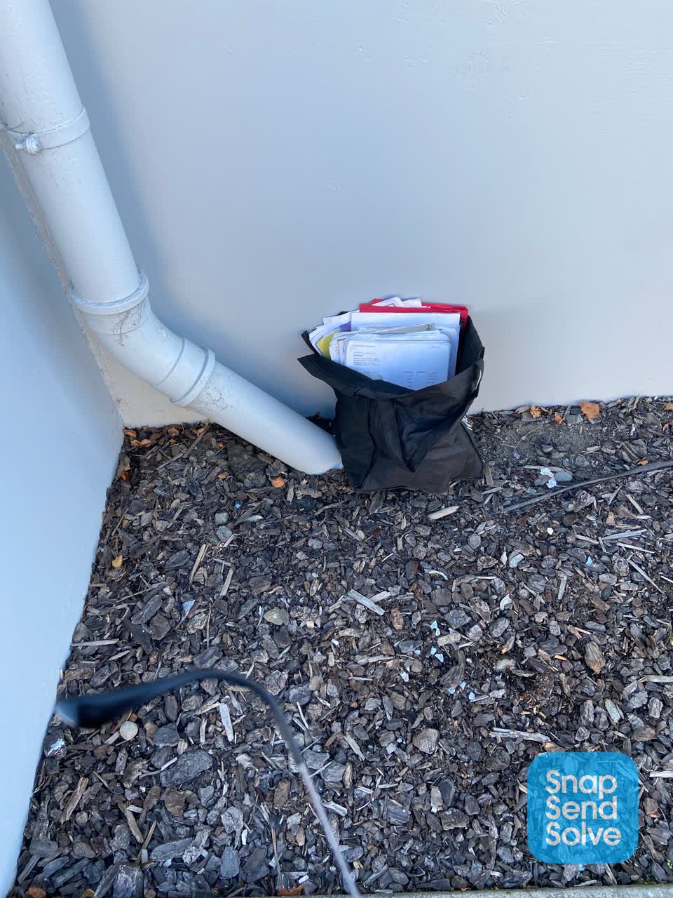 The photograph attached to this rubbish/recycling report