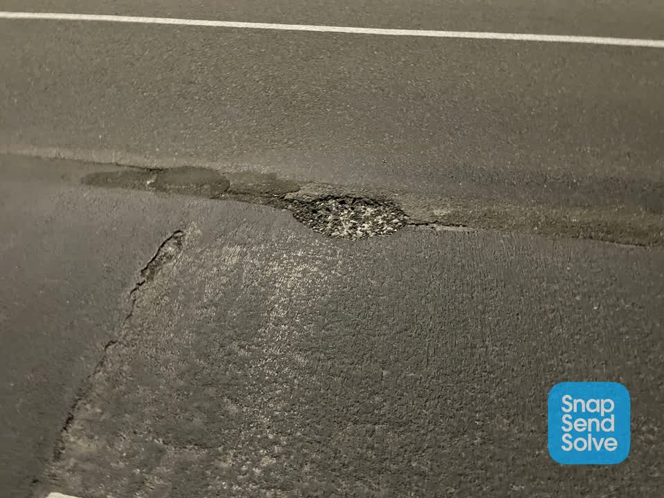 The photograph attached to this roading/streets report