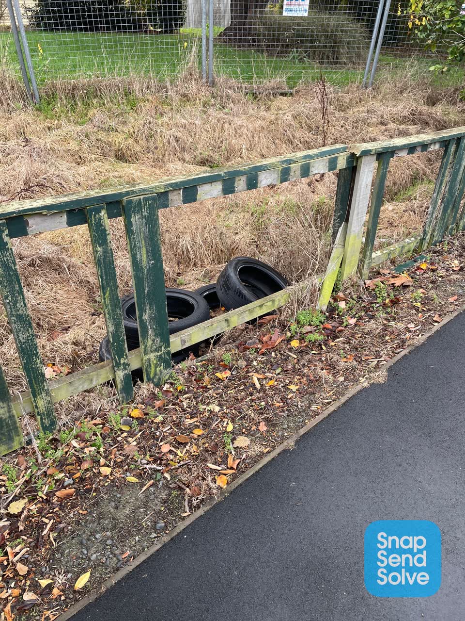 The photograph attached to this rubbish/recycling report