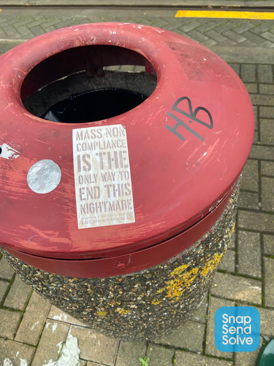 The photograph attached to this graffiti report
