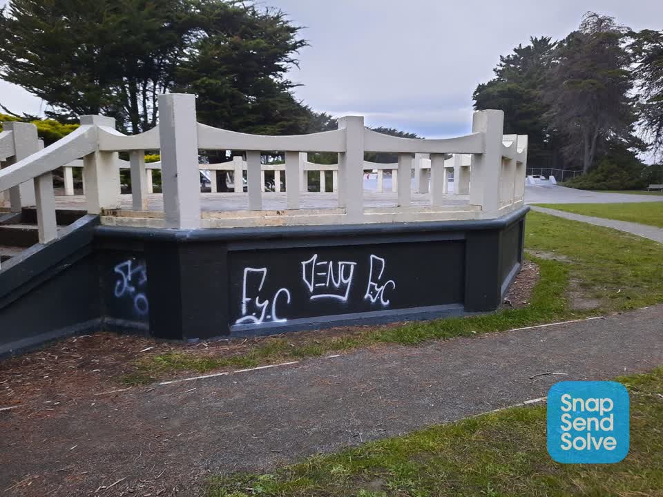 The photograph attached to this graffiti report