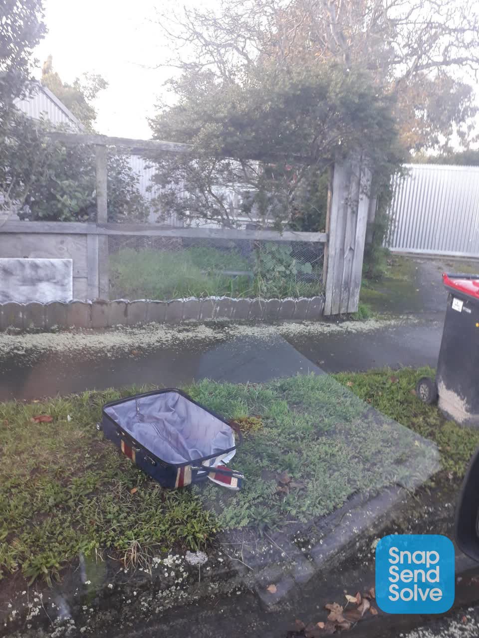The photograph attached to this rubbish/recycling report