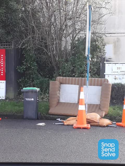 Rubbish/Recycling, a report photo
