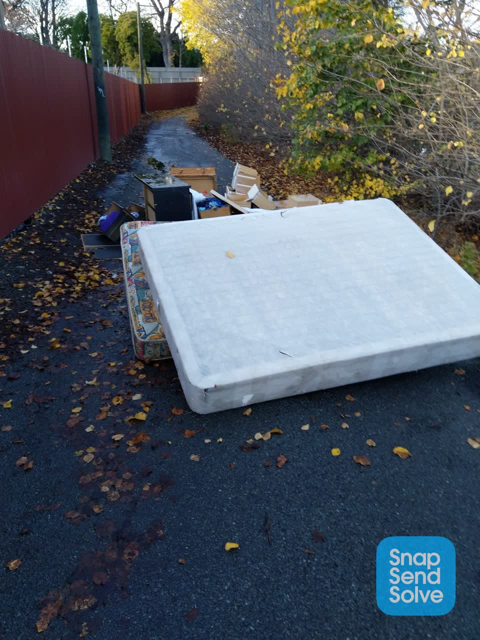 The photograph attached to this rubbish/recycling report